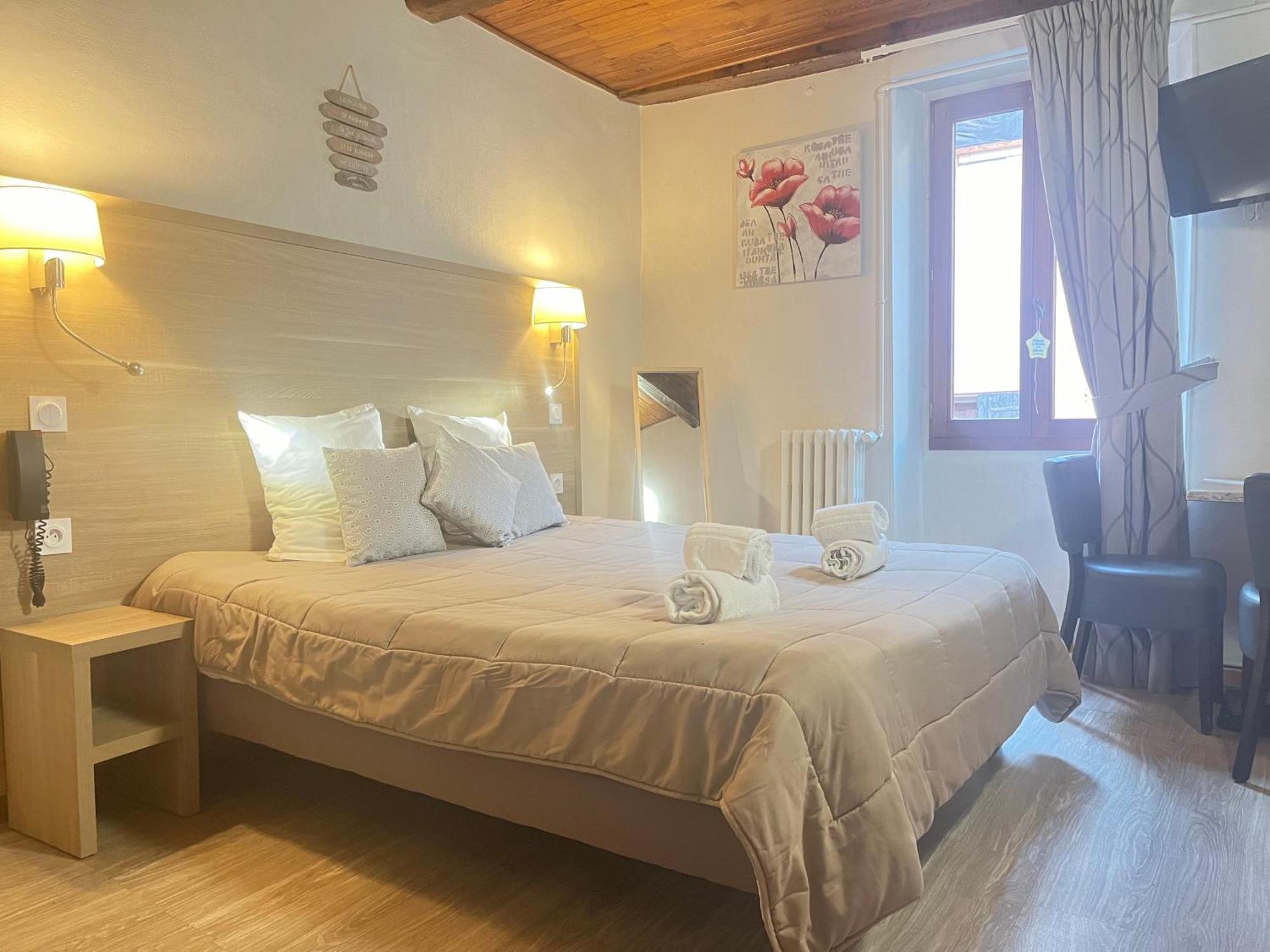 Hotel Du Cheval Blanc Barcelonnette Kültér fotó