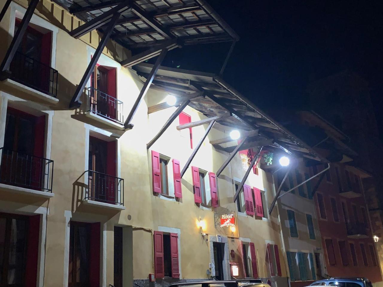 Hotel Du Cheval Blanc Barcelonnette Kültér fotó